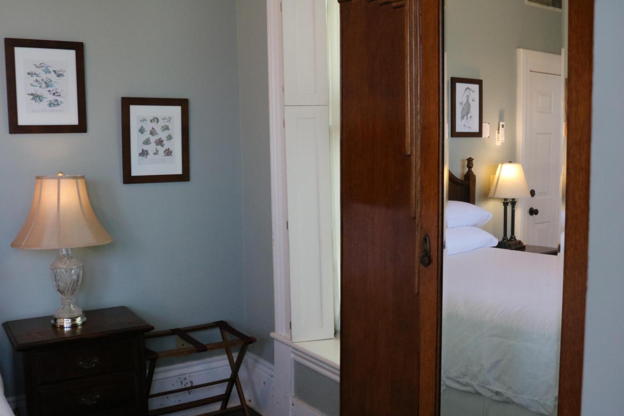 The Joshua Wilton House Hotel Harrisonburg Exterior foto