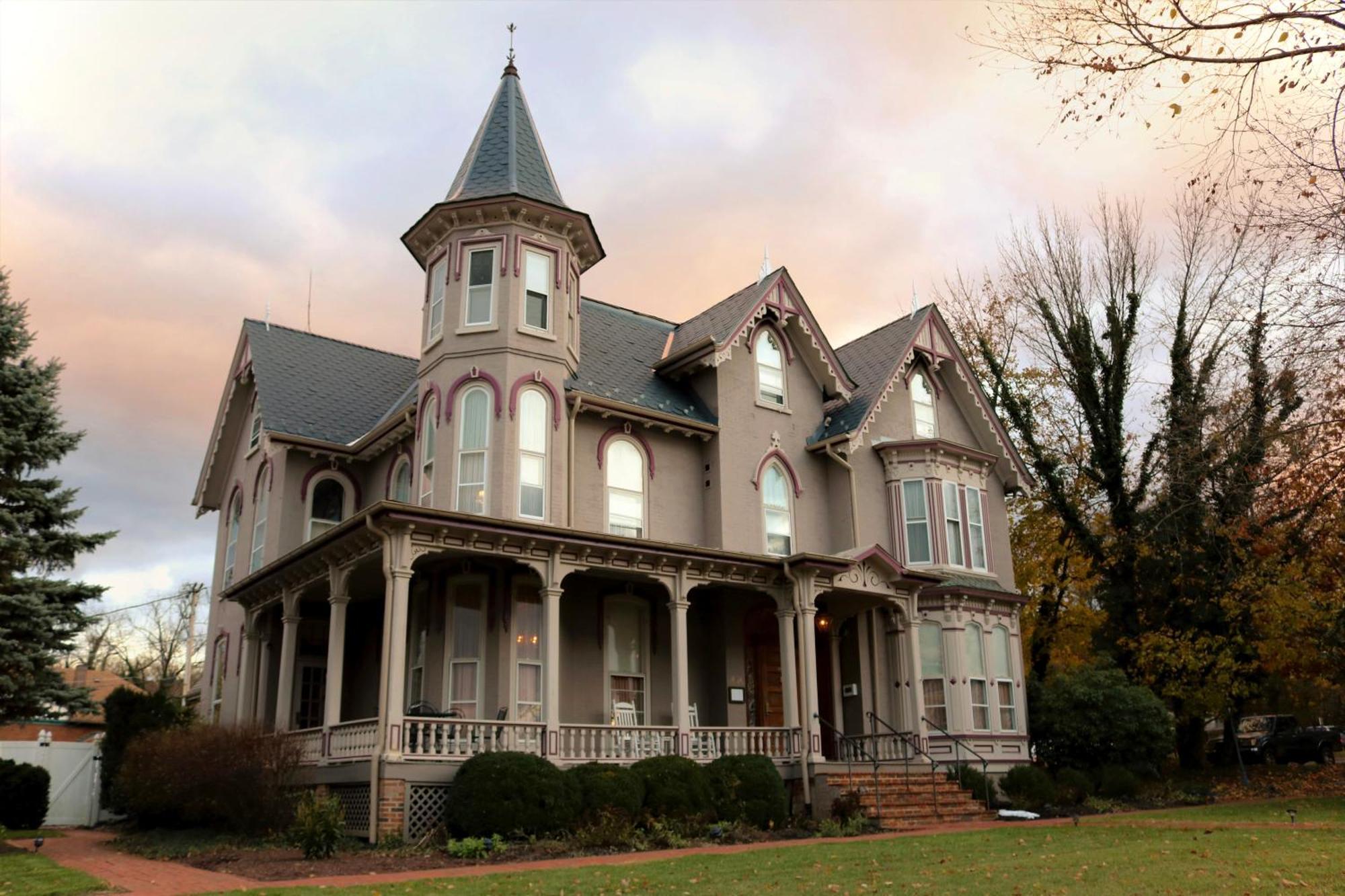 The Joshua Wilton House Hotel Harrisonburg Exterior foto